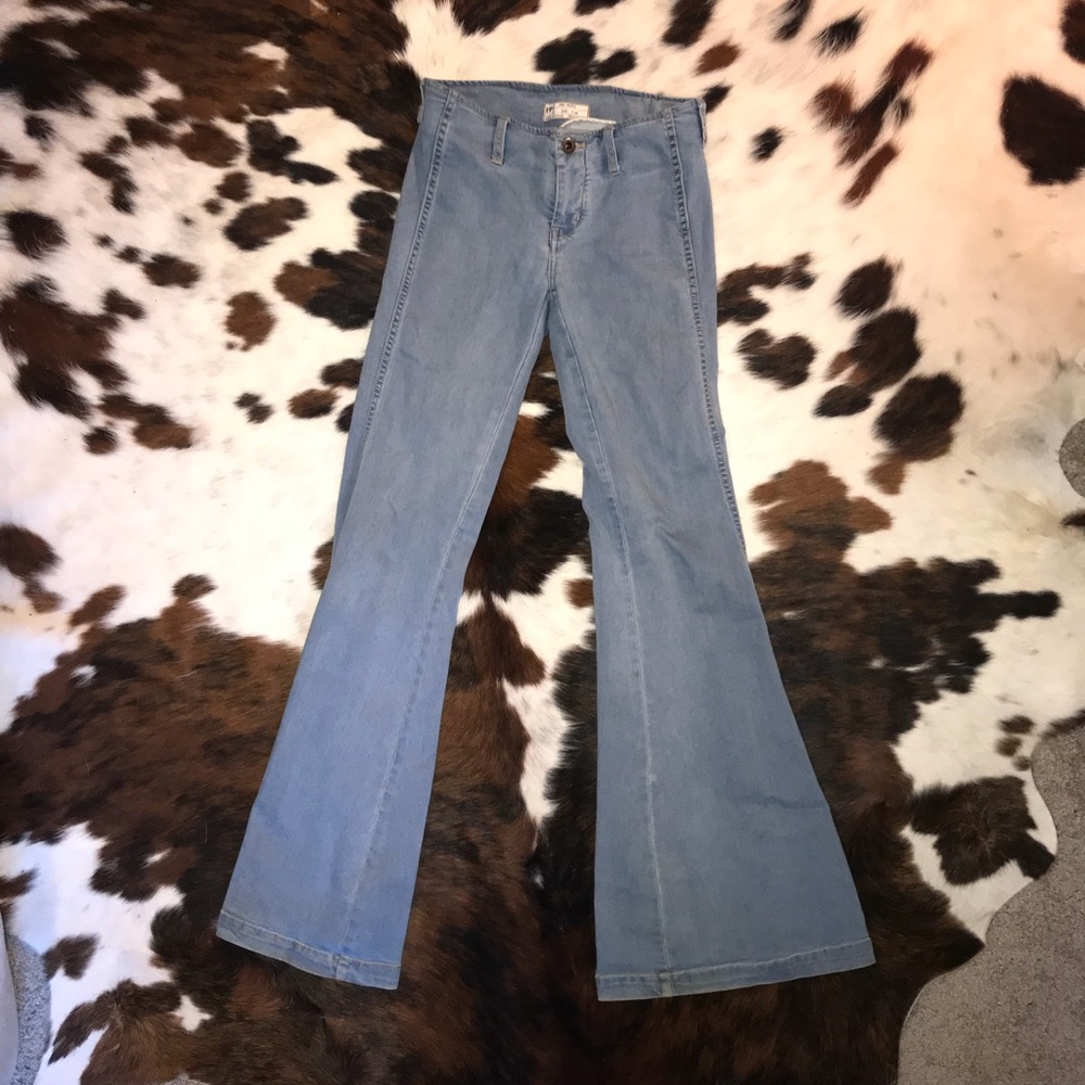 Free people light wash bell bottom denim Jean 25